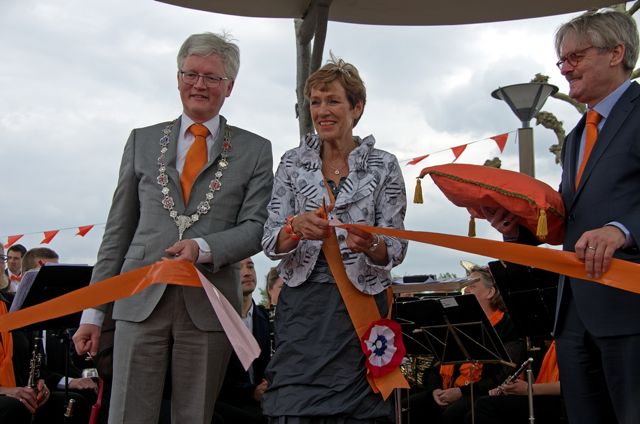 Opening Muziekkoepel Nieuw Vennep 26 April 2014 — foto 3