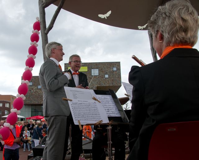 Opening Muziekkoepel Nieuw Vennep 26 April 2014 — foto 4