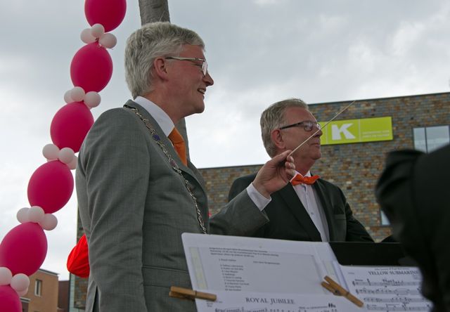 Opening Muziekkoepel Nieuw Vennep 26 April 2014 — foto 5