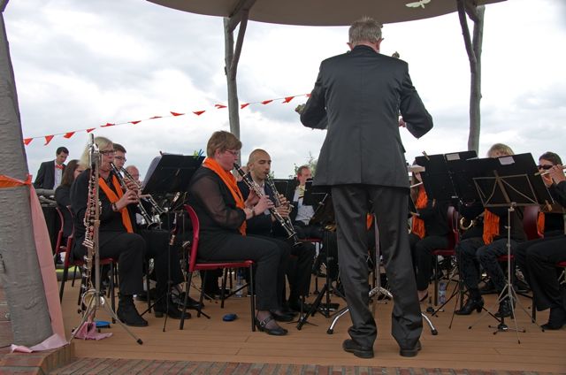 Opening Muziekkoepel Nieuw Vennep 26 April 2014 — foto 6