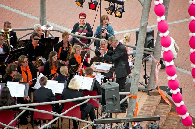 Opening Muziekkoepel Nieuw Vennep 26 April 2014 — foto 17