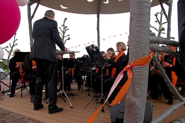 Opening Muziekkoepel Nieuw Vennep 26 April 2014 — foto 20