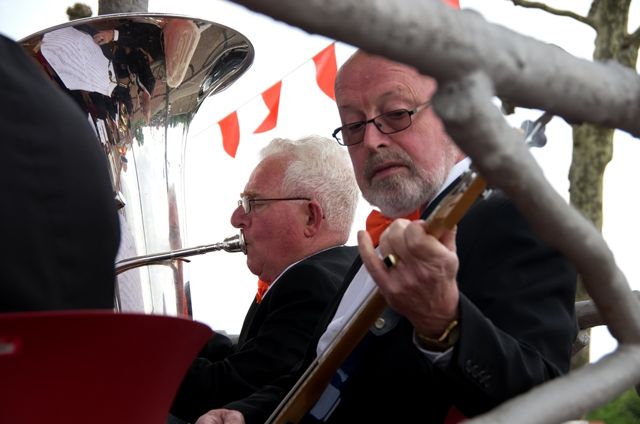 Opening Muziekkoepel Nieuw Vennep 26 April 2014 — foto 23