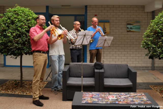 Verrassingsoptreden Cor Nel Kastelein 50 Jaar Getrouwd — foto 2