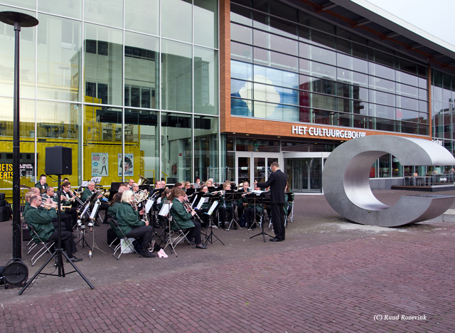 Vertrek Lopers Bevrijdingsvuur 2015 — foto 1