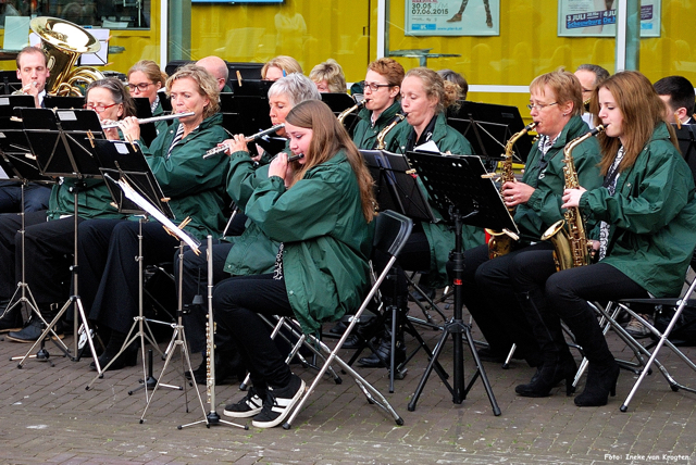 Vertrek Lopers Bevrijdingsvuur 2015 — foto 5